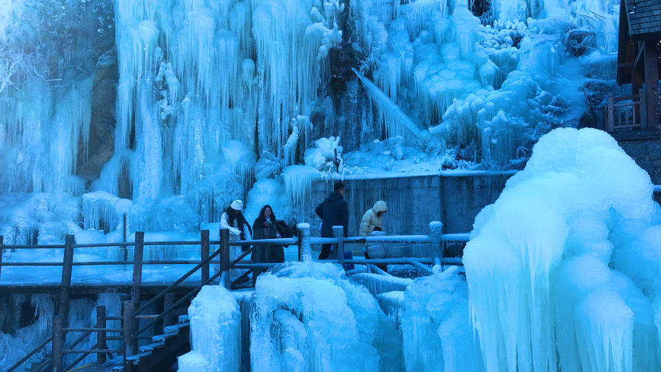 济南南山冰雪旅游季开启，九如山冰瀑节正式迎宾