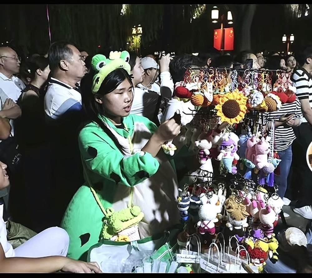 从身家千万的老板到野生KTV主理人，人生下半场，张旭选择这样过