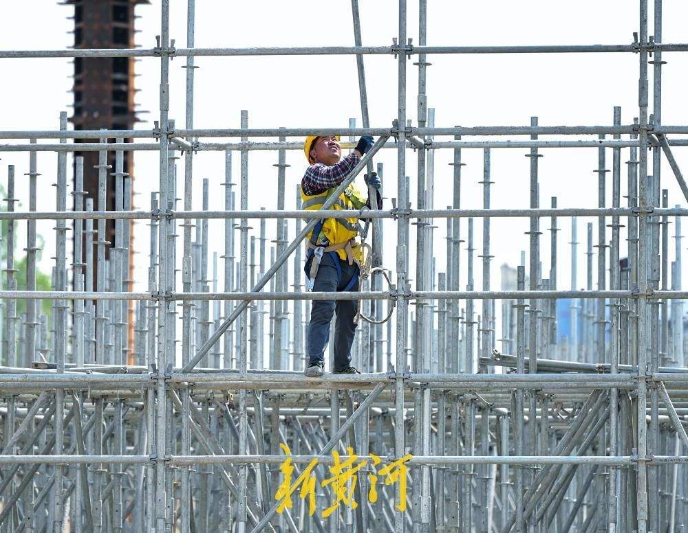 烟台南站站房建设冲出正负零