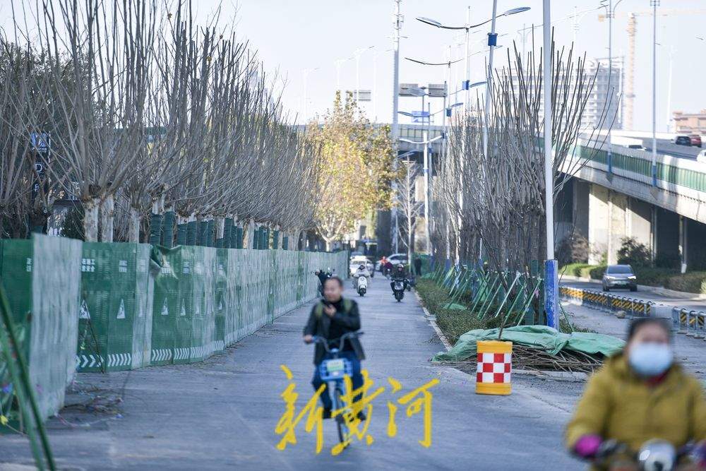 济南经十路施工围挡分批拆除 地铁4号线沿线道路加速“焕新”