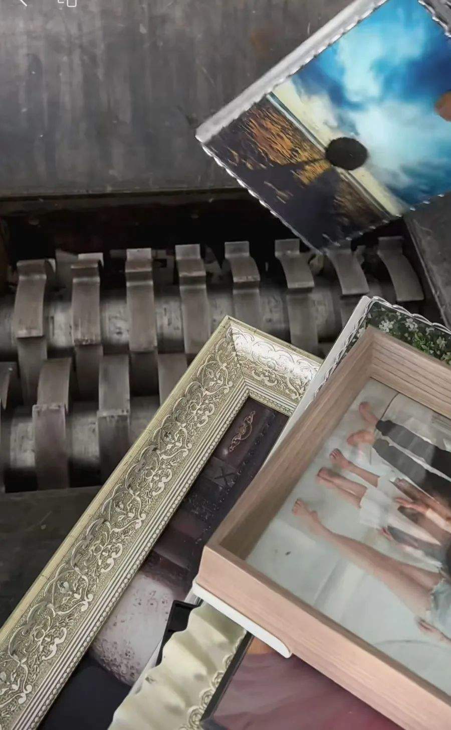 他用“爱情粉碎机”见证5000段关系的终结,婚纱照销毁师否认年入300万