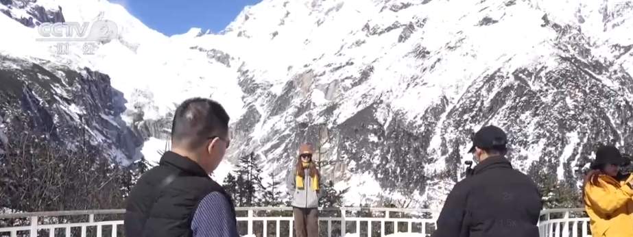 “冰雪+科考”“极寒躺冰” 特色玩法“上新”助力“冷”资源“热力全开”