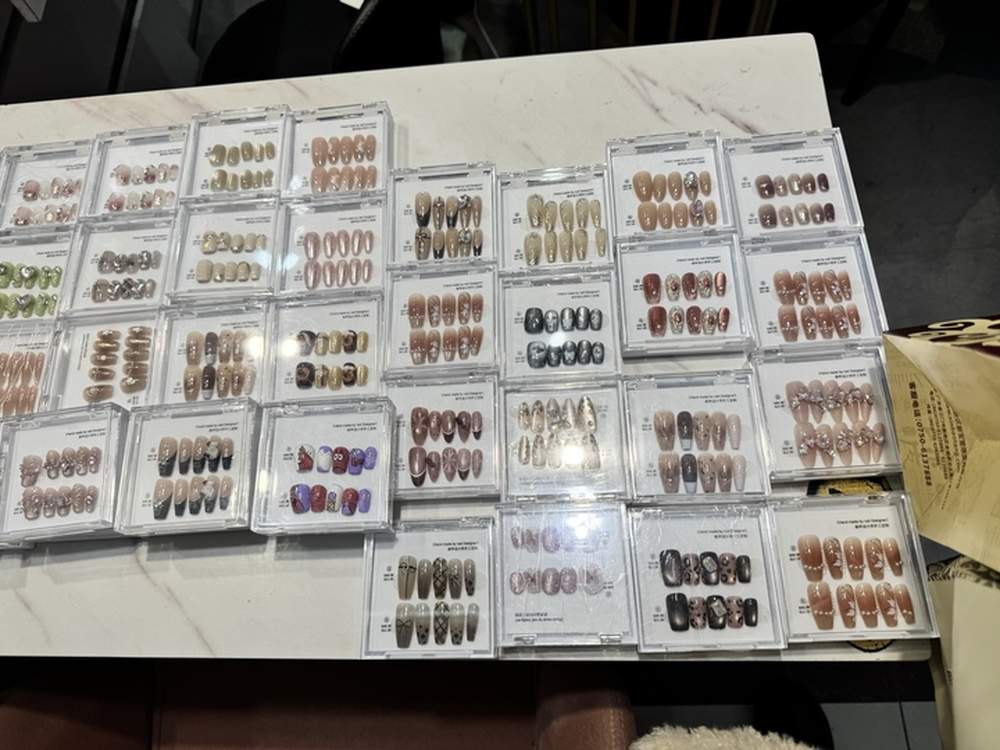 美甲市场迎旺季，济南多家门店开启预约模式，有商家称马年元素美甲成新宠