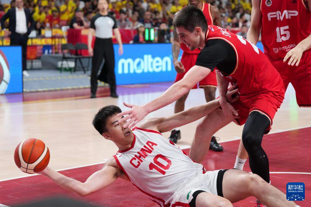 男篮热身赛：中国队胜塞尔维亚KK FMP俱乐部队