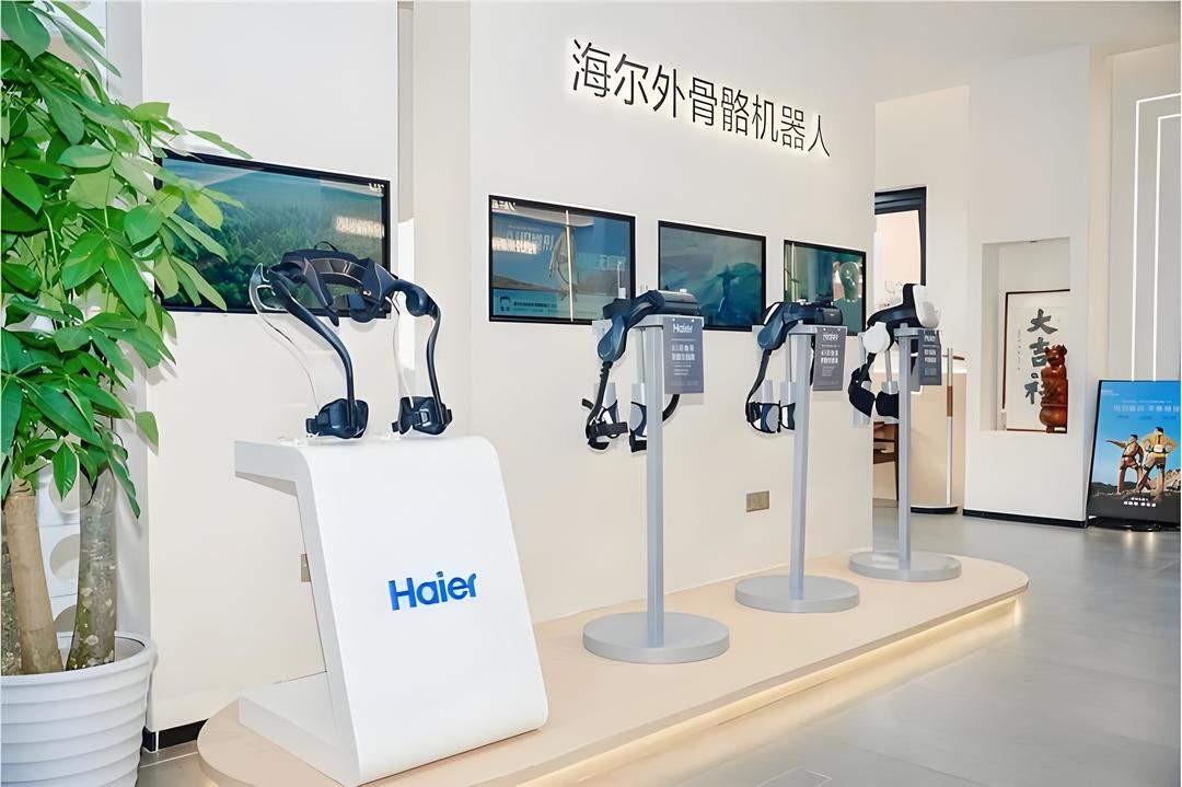 外骨骼机器人线下“零售店”涌现？走进日常生活，这些问题仍待解