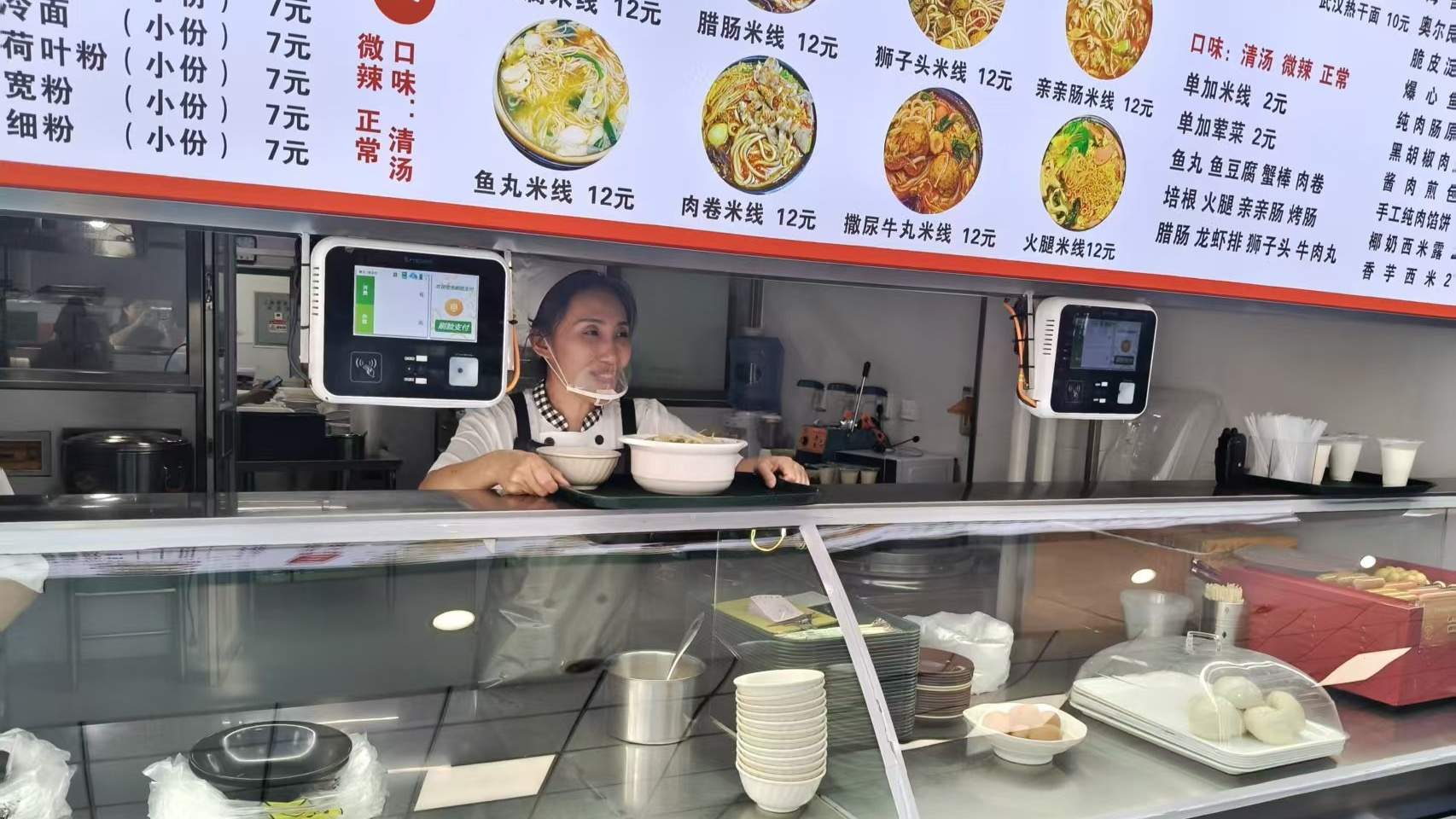 延边大学食堂阿姨婉拒采访:只想安心做饭