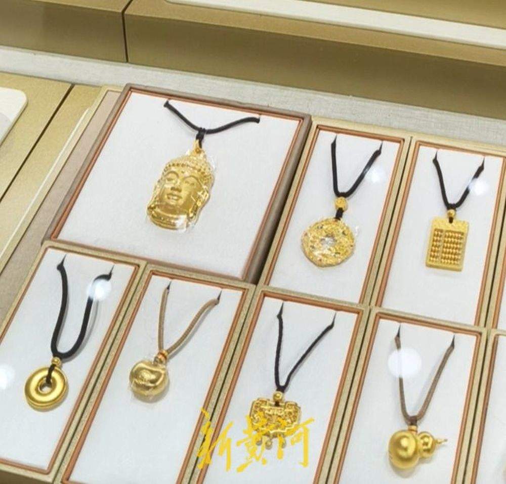 金价突破千元？记者实探济南市场：有品牌售价每克825元，消费者多以刚需群体为主