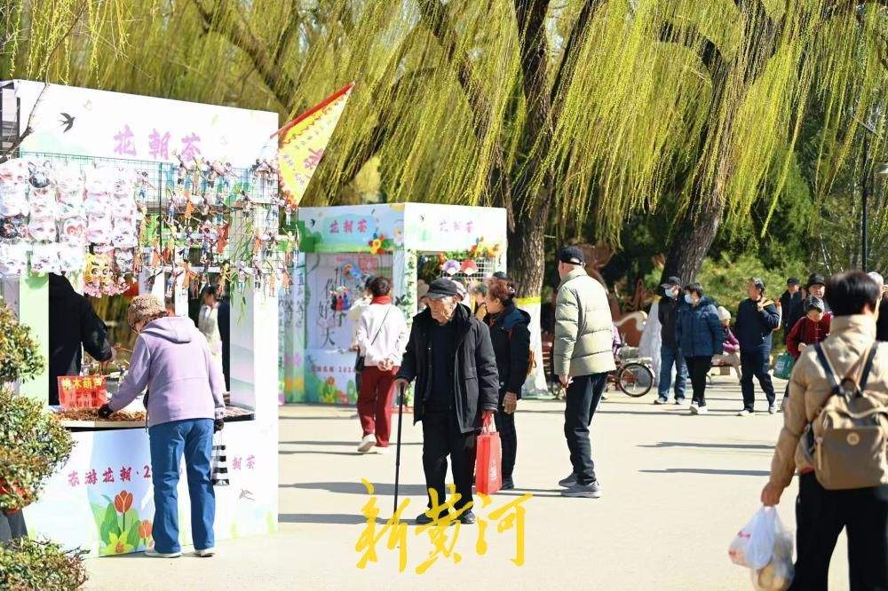 春日大集闹花朝 济南百花公园里花朝市集受热捧