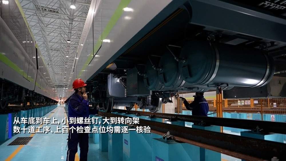 地铁零点后——走进深夜的“地铁医生”