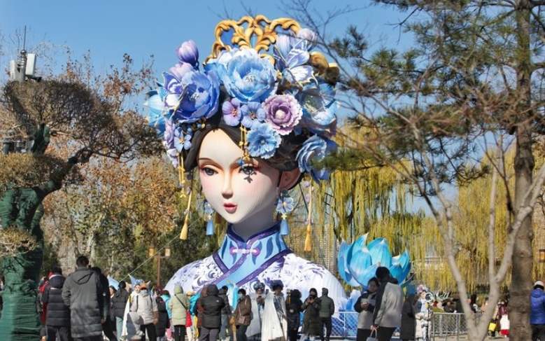 “泉”在济南冬游记｜以一己之力“卷起”花灯江湖，“夏雨荷”究竟有何能量