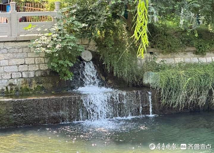 老东门附近疑似自来水流向护城河？相关部门：是泉水，已存在多年