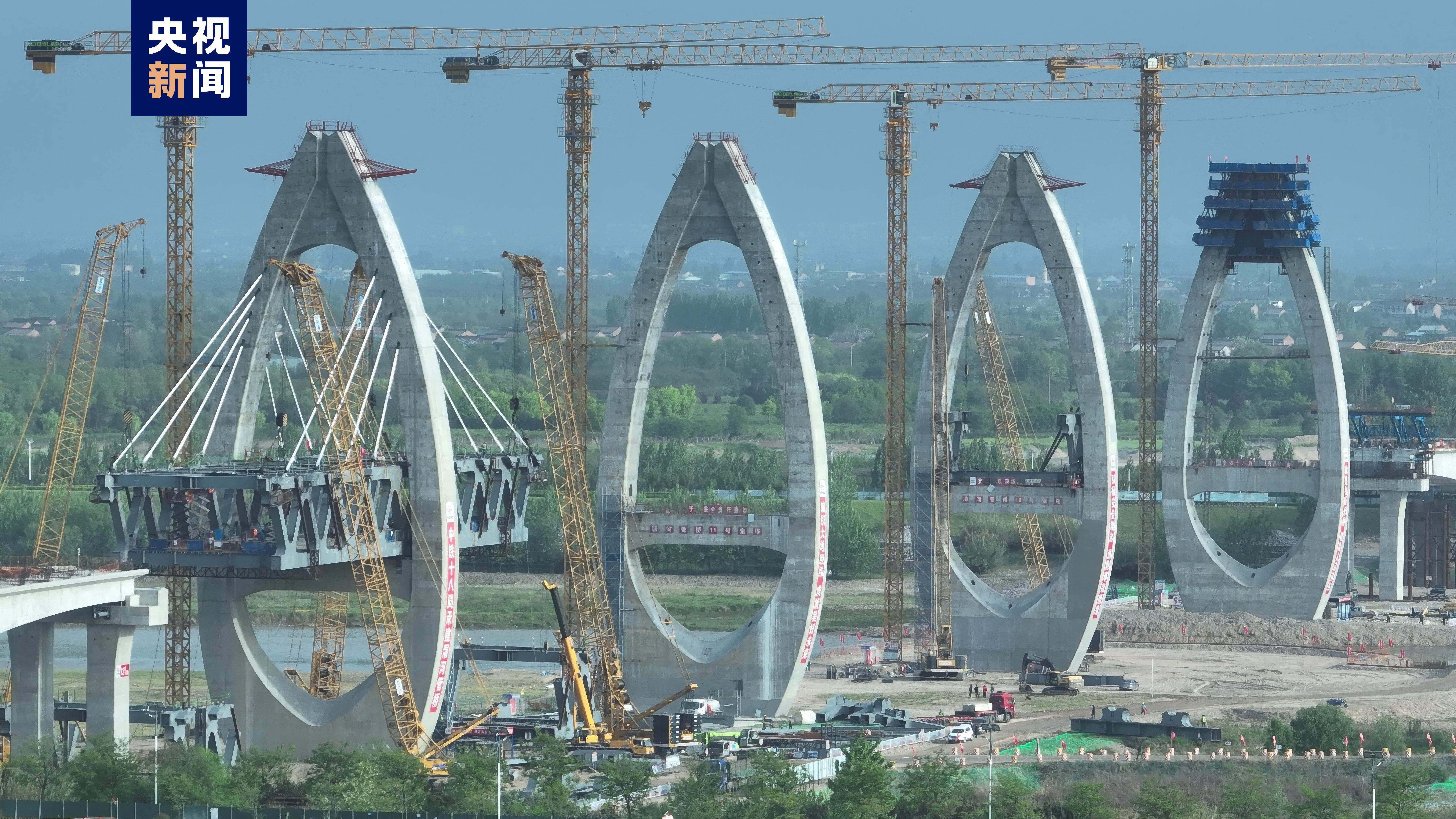 引汉济渭二期工程渭河管桥索塔封顶