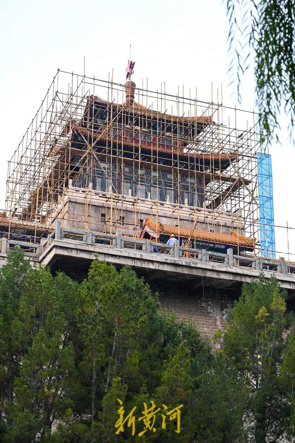 整体修缮保护！解放阁披上钢架外衣