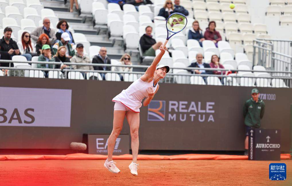 网球——WTA1000罗马站：郑钦文首轮晋级