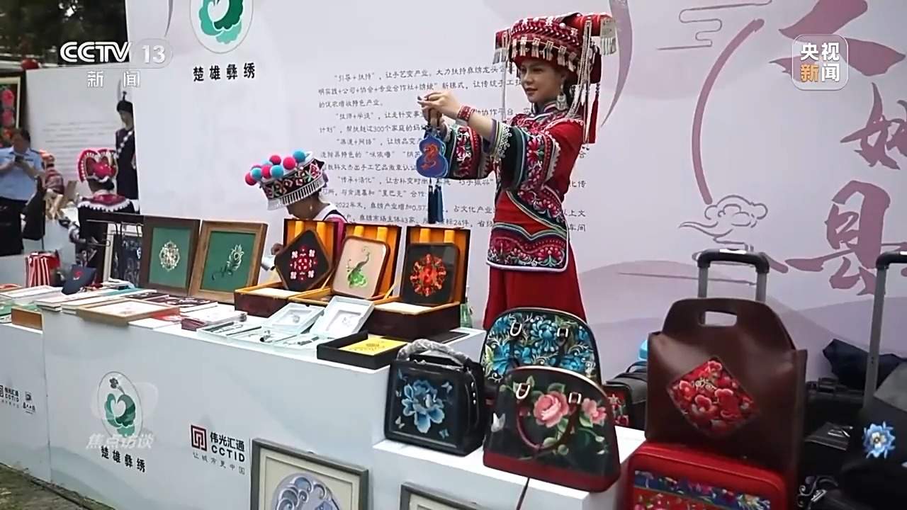 年轻人钟情老手艺 非遗装上“新引擎”