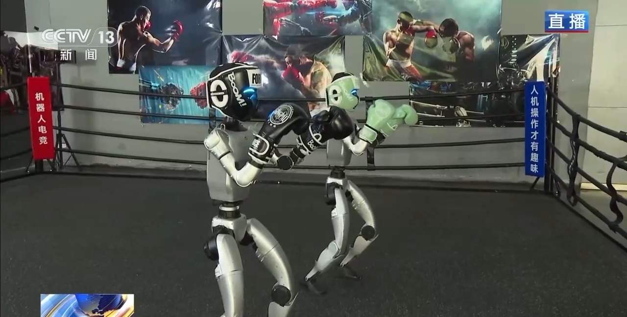 机器人如何学会格斗动作?操作员怎样进行操控?记者探访