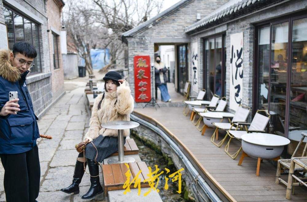 墙缝里“流”出网红新景点 明府城西更道泉水小河迎客