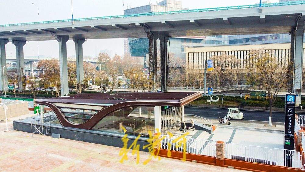 济南地铁4号线省体站点与地标同框亮相，周边道路有序恢复通行