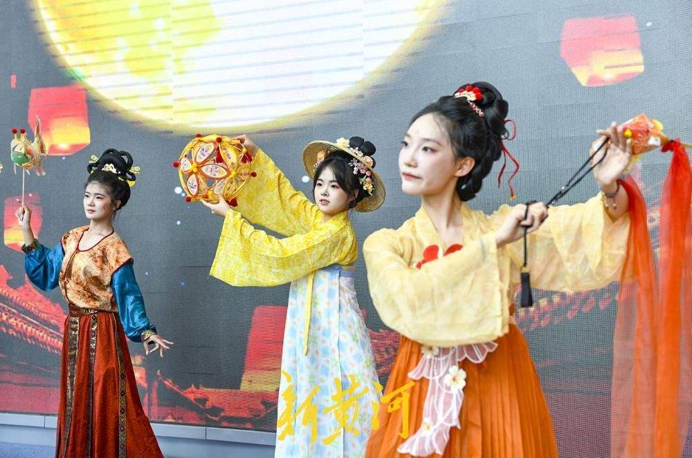 济南：非遗雅韵中秋展演 汉服翩翩共赴穿越千年中秋之约