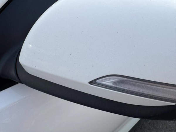 中国游客冰岛租车遭天价索赔，“针眼伤”要赔14万，新车才23万