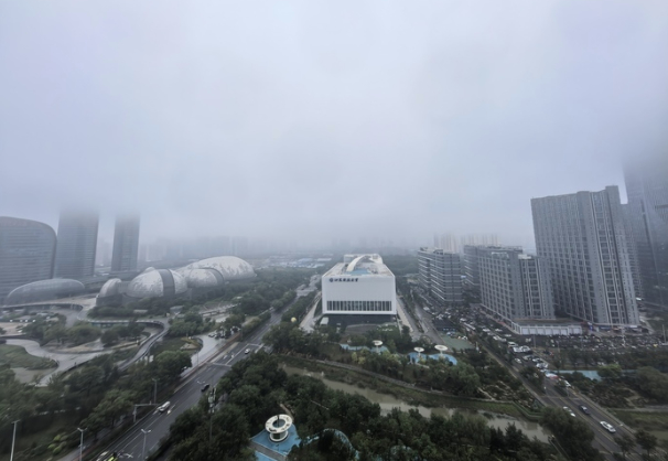 秋雨已持续9天 济南发布大雾黄色预警信号