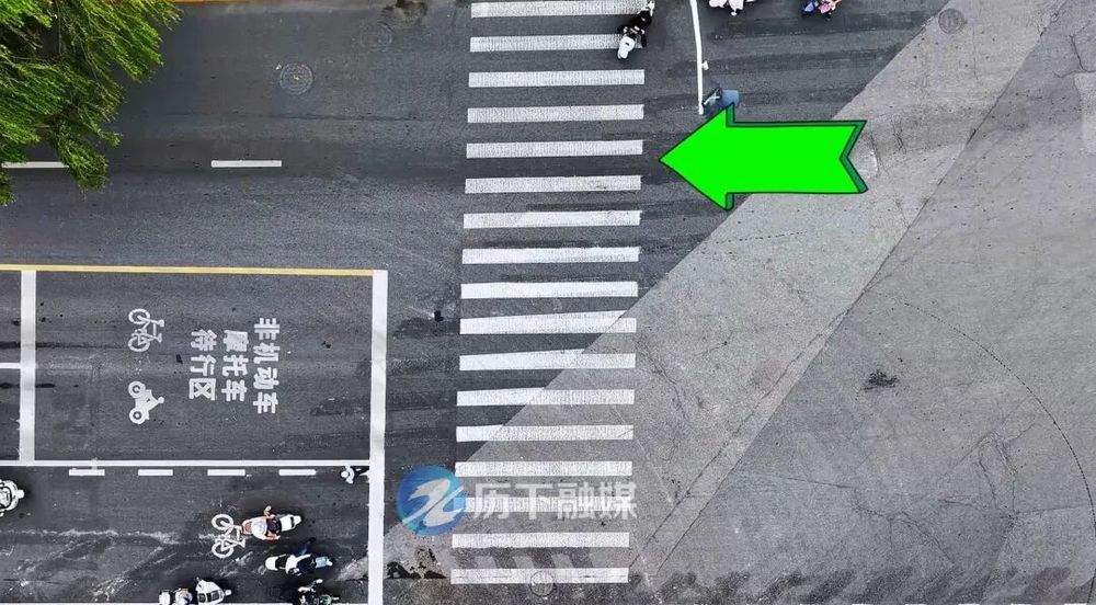 济南历下交警对东门桥路口开展交通微改造