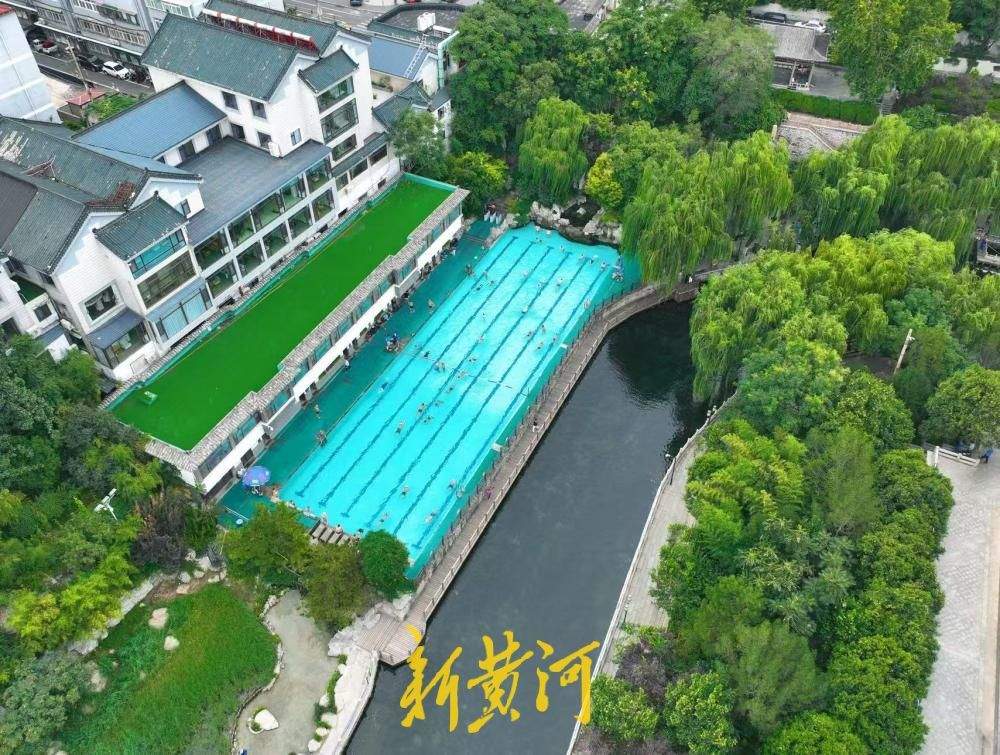 秋风微凉，济南泉水浴场依旧热闹非凡