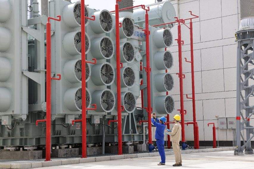 他们的节日,在万家灯火之间