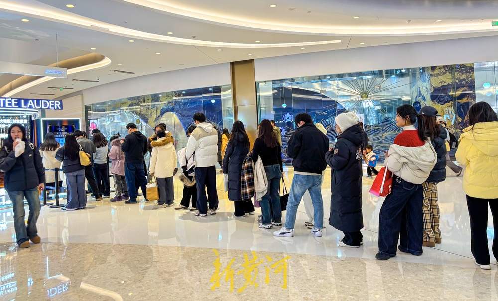 年末购物季大幕拉开，济南有商家限流分时段选购