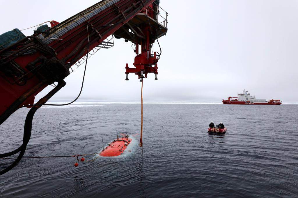 创纪录!“蛟龙”号在北极成功完成10余次载人深潜