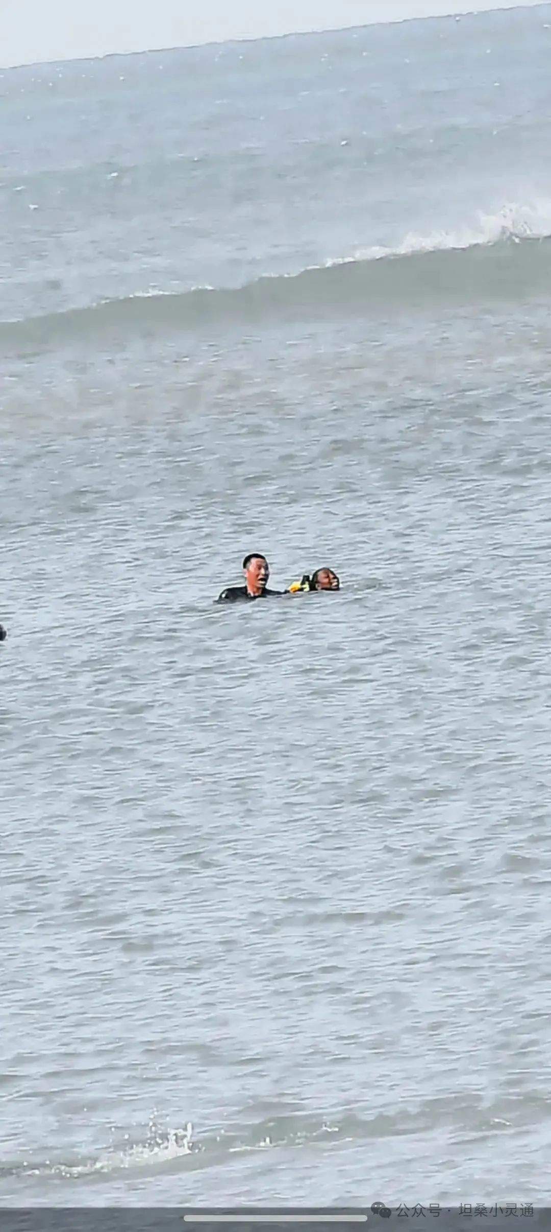 中国援助坦桑尼亚医疗队队长、山大二院医生张军桥为救当地落水者不幸牺牲