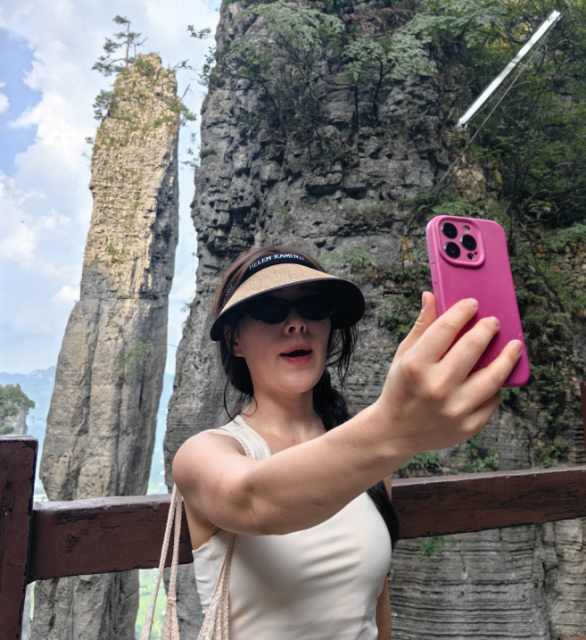 地质奇观遇科技温度 亚太大V深度探秘恩施大峡谷与大清江红花峰林