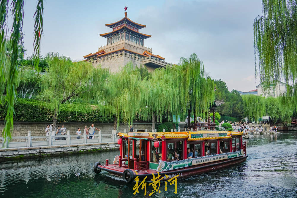 首批花船下水,一起“巡”觅泉城浪漫