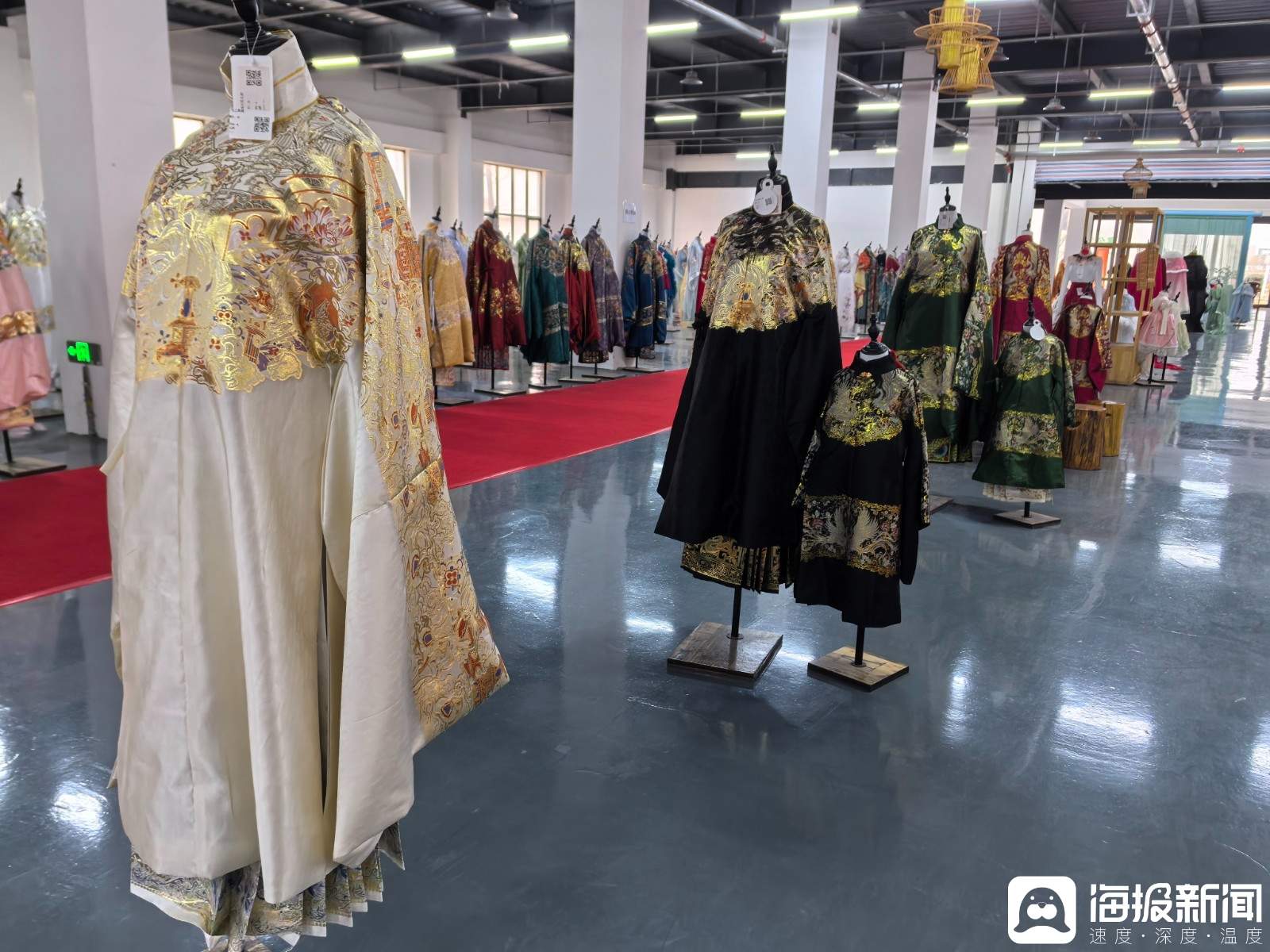 新春走基层·我的年度“述职报告”丨我，一件来自山东曹县的汉服，一年卖了130亿