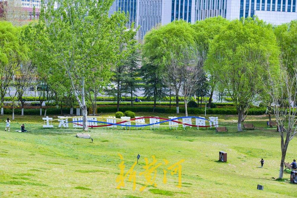 共享绿地仲春披绿 感受草原风情