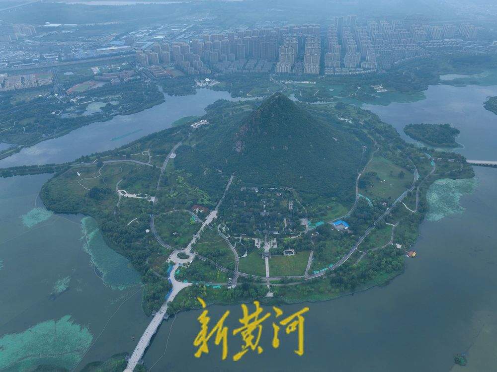 一年四季 泉在济南丨秋雾中华山湖畔如同水墨丹青画