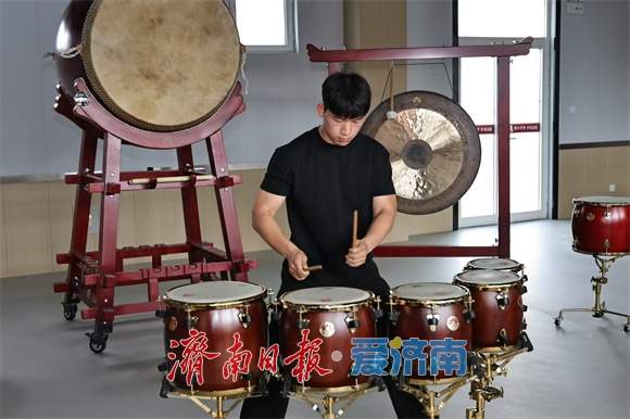 城“新”乡“兴”向未来｜走进章丘：万亩“稻荷”走上致富路 小山村何以“大”蜕变？
