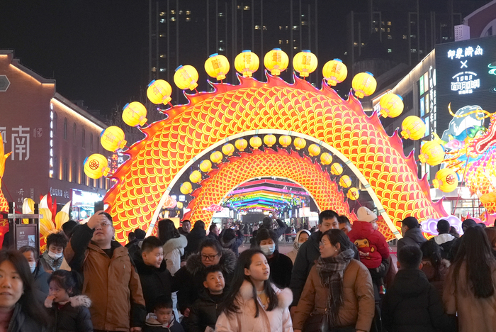 "泉"在济南过大年 | 张灯结彩亮丽夺目 "最美花灯会" 