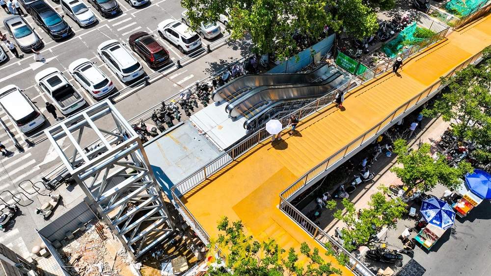济南千佛山医院北侧过街天桥加装电梯