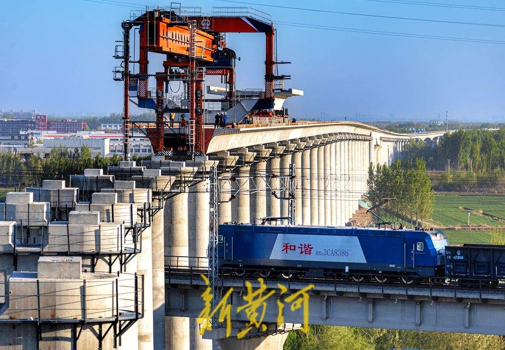 济滨高铁济南东特大桥跨既有线架梁Ⅲ级封锁施工顺利完成