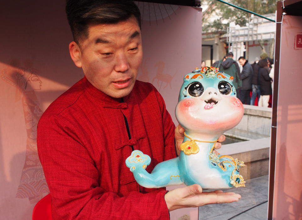 春意盎然“巳升升”，非遗陶塑演绎生肖新风尚