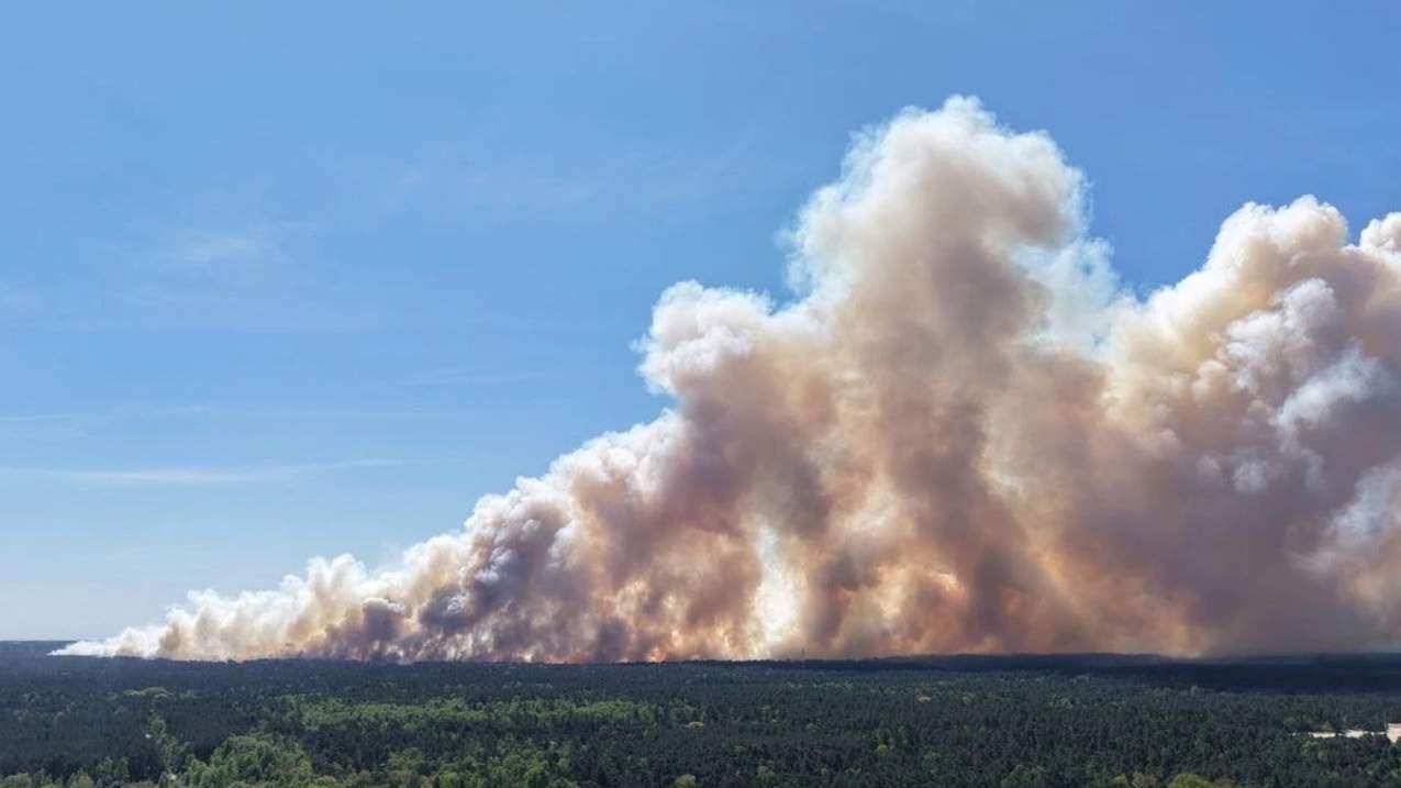 荷兰一军事训练场发生火灾