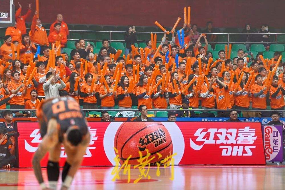 山东男篮大比分战胜四川男篮，四川队遭遇29连败