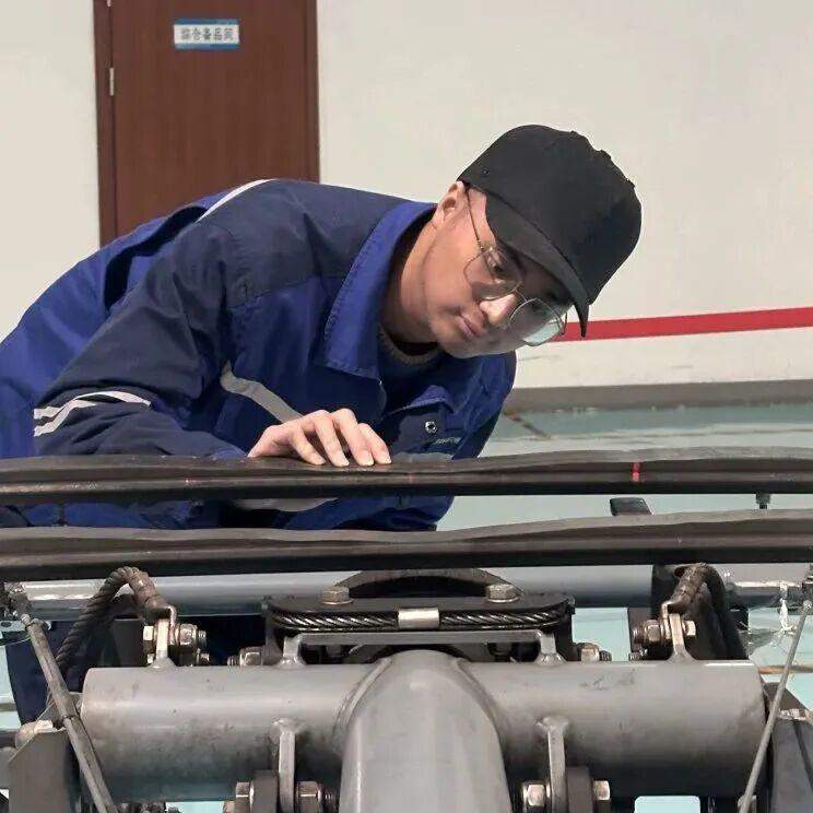 马踏祥云接春风 济南地铁站里年味浓