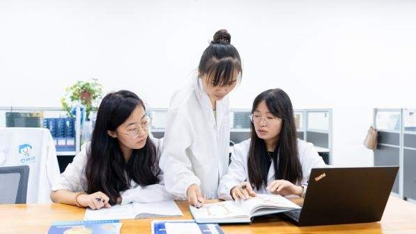 实验室困局到临床破局：「佰速宁」可吸收骨蜡的研发蝶变之路