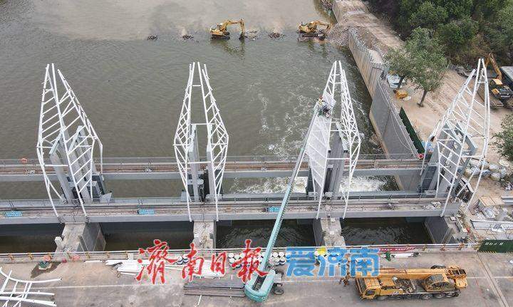 项目强省会｜风帆造型开始重新安装 洪园节制闸维修改造预计主汛期前结束