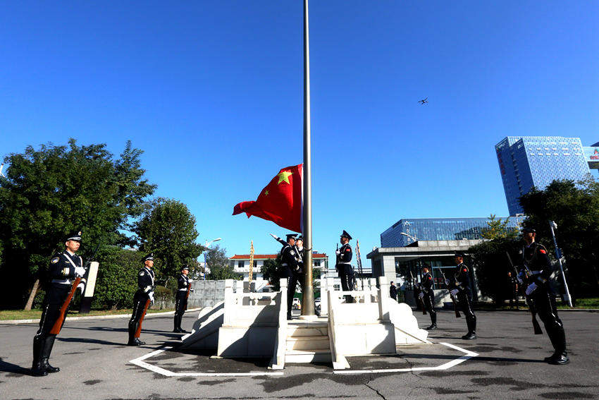 济南特巡警支队：仿生四足机器人首次亮相巡防