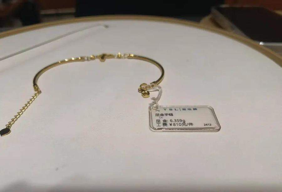 女子买黄金手链,戴不到一天就断裂!商家:换新要另付1000多元