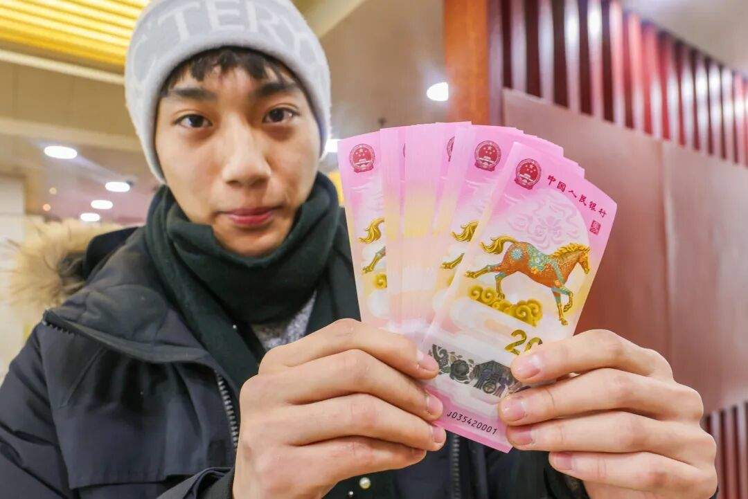 谁在“拿2000元买400元”？