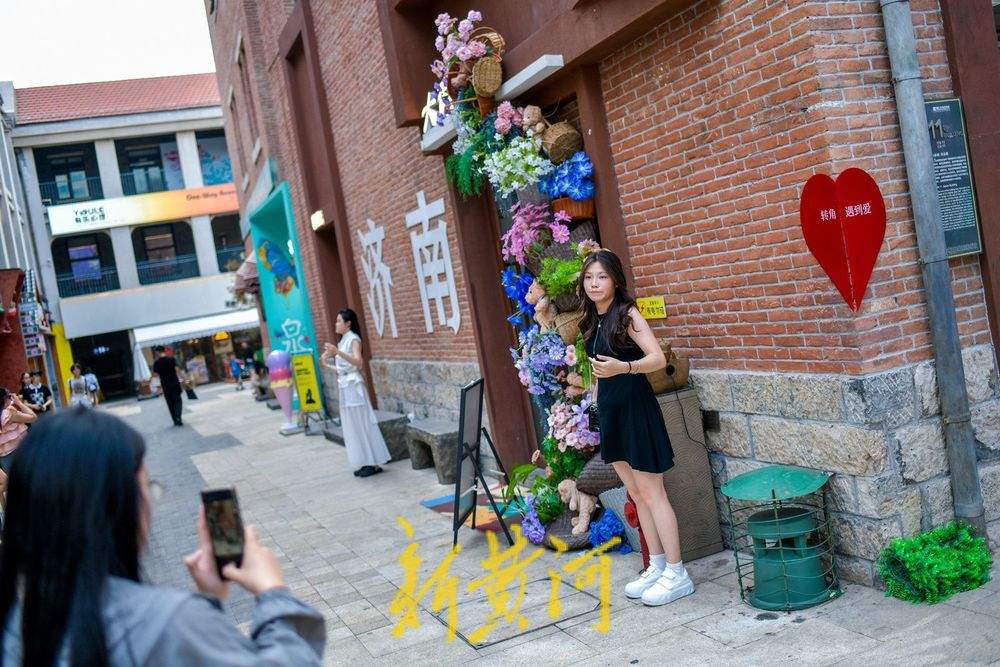 暑期开启旅游迎高峰季 网红景点打卡游成主角